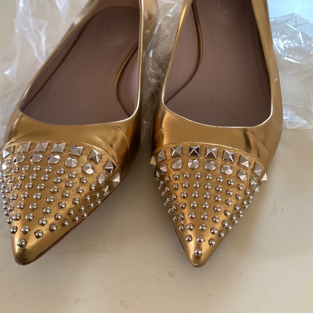 Gucci women sz39 gold with silver studs dust bag available